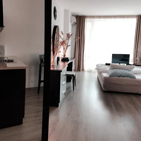 Boho 4 Pools 10min To The Apartament Burgas City